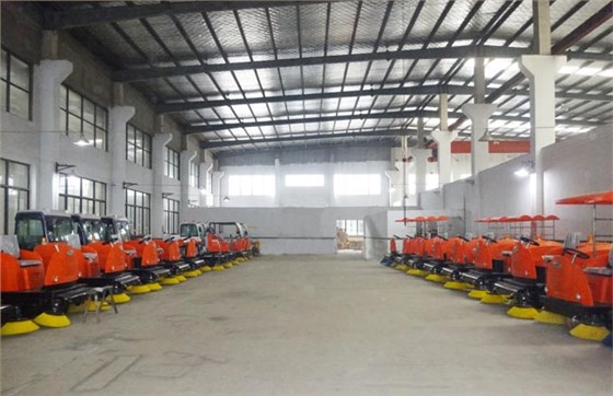 潔博士掃地車(chē)倉(cāng)庫(kù)