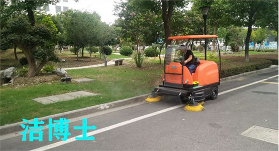 半封閉掃地車