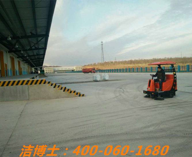 潔博士電動(dòng)掃地車客戶案例——赤峰鐵發(fā)商貿(mào)集團(tuán)有限公司 潔博士電動(dòng)掃地車客戶案例——赤峰鐵發(fā)商貿(mào)集團(tuán)有限公司