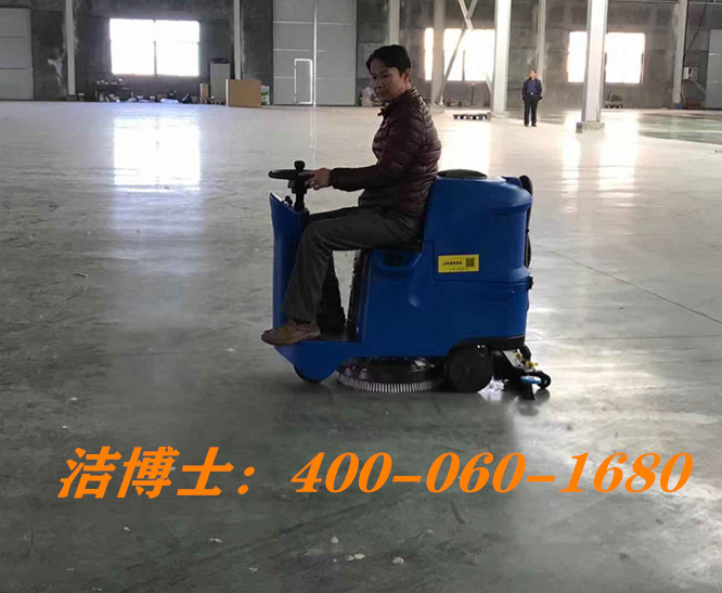 潔博士駕駛掃地機客戶案例-南寧市殯葬服務管理處 潔博士駕駛掃地機客戶案例-南寧市殯葬服務管理處