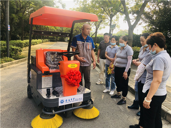 潔博士掃地車愛心捐贈(zèng)