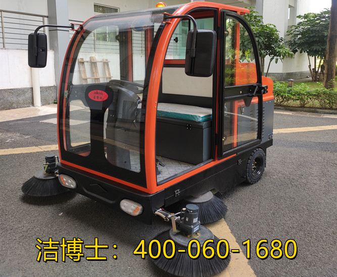 潔博士駕駛掃地車客戶案例-大連漢普匠新精密機(jī)械有限公司 潔博士駕駛掃地車客戶案例-大連漢普匠新精密機(jī)械有限公司